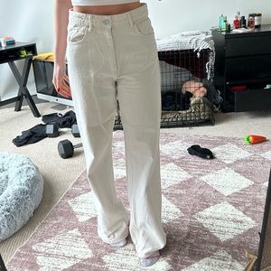 zara high rise cream jeans. size 6. worn once.